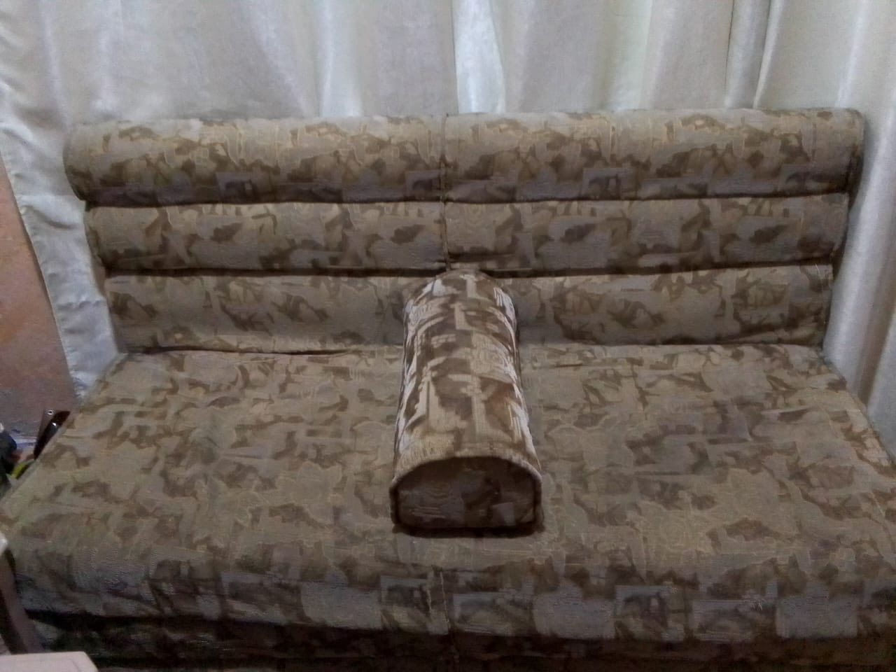 قنفات او ديوان يكفي 15 نفر استخدام نضيف للبيع بسعر 300 الف للاستفسار اتصال ع رقم *********** عنوان بصره تنومه
