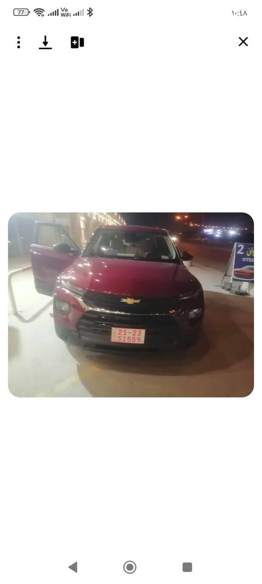 نظرة عامة
شيفروليه تريل بليزر 2021 هي سيارة SUV صغيرة الحجم (كروس أوفر) من شركة Chevrolet مناسبة للمدينة والطرق العادية، تم إطلاقها كجزء من تشكيلة شفروليه العالمية.�
ويكيبيديا
🔥 المحرك (3 سلندر)
🔹 نوع المحرك: 3 أسطوانات (Turbocharged)
🔹 الخيارات الشائعة:
محرك 1.2 لتر ثلاثي الأسطوانات — يقارب 137 حصان
محرك 1.3 لتر ثلاثي الأسطوانات — يقارب 155 حصان
🔹 عزم الدوران: حوالي 236–236 نيوتن متر تقريباً (للـ 1.3)
🔹 السرعة والتسارع: ليس رياضي أو قوي مثل السيارات الكبيرة، لكنه كافي للقيادة اليومية في المدينة.
🔹 ناقل الحركة: إما CVT (أوتوماتيك بدون سرعات محددة) أو أوتوماتيك 9 سرعات حسب الفئة.�
Cars.com +١
📌 باختصار: المحرك صغير لكنه اقتصادي في استهلاك الوقود ويكفي للاستخدام العادي داخل المدينة والطرق السريعة الخفيفة.�
Cars.com
🚗 أداء السيارة
⚙️ استهلاك الوقود: جيد مقارنة بمحركات أكبر — بسبب صغر المحرك (3 سلندر يستهلك أقل من 4 أو 6 سلندر).�
⚙️ الأداء:
Cars.com
ممتاز داخل المدينة، خفيف في القيادة والمناورة
على الطريق السريع يحتاج تخطيط أكثر عند التسارع
🔹 مناسب أكثر للقيادة العائلية العادية وليست سباقات أو أداء عالي.�
سعر السيارة 145 بي مجال ماشي ٤٠ ميل


**إذا كنت صاحب هذا الإعلان وتريد حذفه لأي سبب، رجاءا أرسل رسالة إلى الدعم الفني**