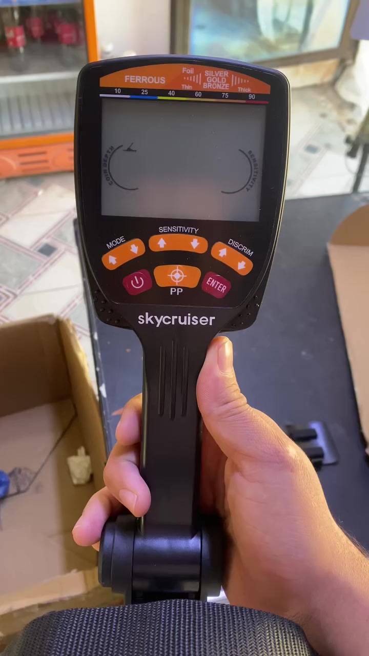 سلام عليكم                      اعلى سعر اييع توصيل جميع المحافظات متوفر
ا المنتج هو جهاز للكشف عن المعادن والذهب من العلامة التجارية Skycruiser. 
النوع: جهاز كشف المعادن تحت الأرض.
الوظائف: يتميز بالتعرف الذكي على الذهب والفضة والنحاس والحديد.
المميزات: يحتوي على شاشة LCD، خاصية التمييز بين المعادن، وتحديد دقيق للهدف.
الاستخدام: مثالي للبحث عن العملات المعدنية والآثار والمجوهرات.


**إذا كنت صاحب هذا الإعلان وتريد حذفه لأي سبب، رجاءا أرسل رسالة إلى الدعم الفني**