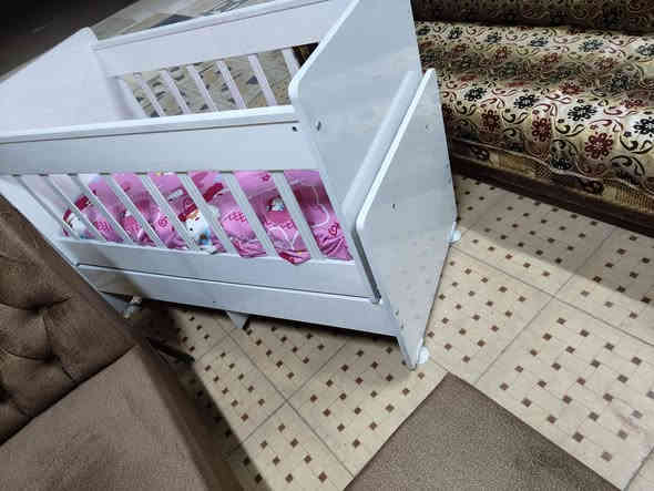 تخت طفل.   نظيف حيل   70 الف محلات أبو محمد قرب كأس الصبايا للاستفسار الاتصال على الارقام ***********.     ***********3
