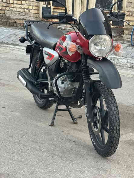 السلام عليكم شباب21 بوكسر حمره نازله بشهر ال 12 مرقمه سنويه ماشيه 12 الف وشويه كفاله عامه من كلشي شلعه تخبل تايرات جدد شركه مابيه اي نقص المكان بغداد الحسينيه***********
