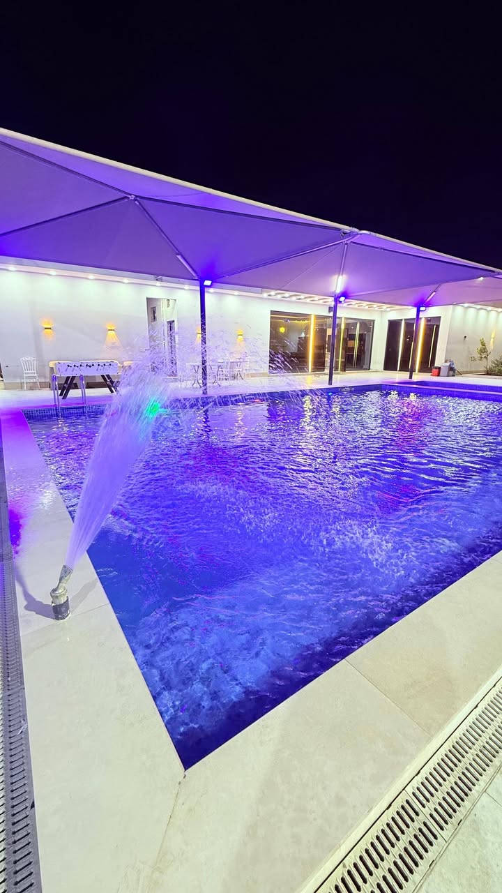 السلام عليكم..☆♤مزرعة vip رقم 185♤☆
العاب جميلة ومتنوعه
زحليكه مراجيح جلسات 
منضدة فيشه بليارد 
مسبحين للكبار والصغار حجم كبير 
غرف نوم وصاله مطبخ مؤثث بالكامل
حدائق باربيكيو جاهز مع تنور 
كراج وجلسات متعددة داخل المزرعة والحدائق 
للحجز واتساب ***********
كل المزارع موثقة شركة المصطفى لسياحة المسابح 
موثقة بتطبيق اجرلي
