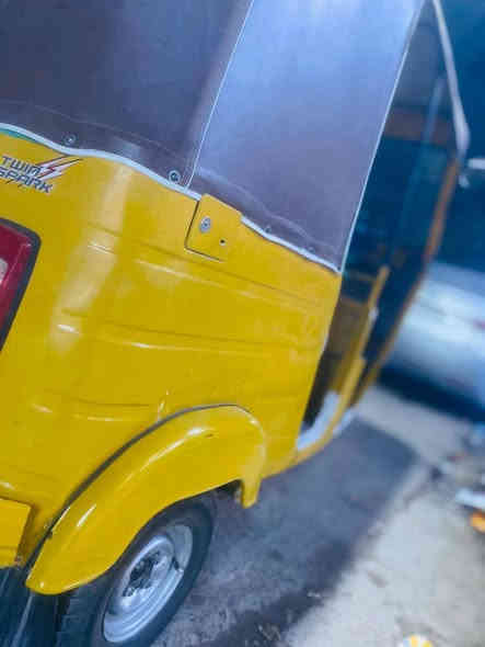 سلام عليكم 20  رقم سنوية مستعجل على البيع بيهة طخة بلغد بارد ترجع بلاد ورشة صبغ للصفحة شبر سعر خاص رقمي *********** ما متواجد فيس
