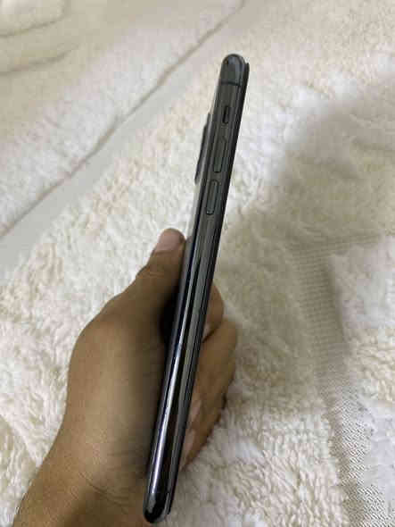 ايفون 11 برو ماكس زيتوني وتر بروف
بطارية 72٪؜
ذاكرة 256
نموذج M
تك سيمكـارت
مفطور قليل من جهة الظهر 
ما داخل تصليح ولا محل صيانة
السعر500  وبي مجال
مكاني بغداد الحبيبيه
*********** التواصل واتساب فقط
