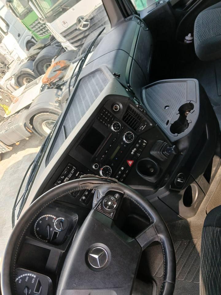 نوع :مارسيدس اروكس شاصي سكس ويل مجموعة جوبليس  GF  بلادي دبل قماره عالي خمسه شفرات  
موديل:2015✅ 
حجم : 3363✅ 
لون :  نيلي  ✅ 
مواصفات:  كامل مواصفات ريتايدر تبريد ثلاجة حاكية بويلر  شاشه كبير لايت زينون ......
گير: اتوماتيك سيربو خارجي ✅
ماشي : 700 الف 
رقم : كاتي دهوك ما مشتغل بالعراق
سعر: 📞
العنوان: معرض رزكار مفرق شيخان
رقم موبايل  :  واتساب***********/واتساب /*********** ///*********** /واتساب
