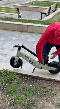 سكوتر وضعيتين سرعات يشيل وزن 120 kg تواجد اربيل وتوصيل الى جميع محافظات العراق جديد بالة امزون بل شركة سعره 970$ مطلوب 450$ 
***********
