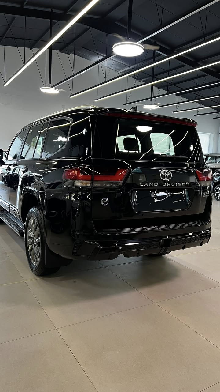 تويوتا لاندكروز بلاك إديشن 2025 – لمتد
أسود ملكي ✨ + داخلية أحمر فخم 🔥

سيارة تجمع الهيبة والقوة مميز لعشاق الفخامة:

🔹 محرك 4.0 لتر تنفس طبيعي (اعتمادية وقوة)
🔹 فئة GXR لمتد
🔹 نظام 4 كامرات (360 درجة)
🔹 داخلية جلد أحمر مميزة
🔹 بلاك إديشن تفاصيل سوداء كاملة
🔹 تشغيل بصمة + نظام ذكي
🔹 شاشة كبيرة + أنظمة مساعدة حديثة
🔹 دفع رباعي جاهز لكل الطرق

📍 سيارة تخطف النظر أول ما تشوفها… مناسبة للناس اللي تحب التميز والهيبة 👌

📞 للحجز والاستفسار:
***********
***********

#لاندكروزر #تويوتا #بلاك_ادشن #GXR #مهند_كارس #النجف #سيارات #العرا
