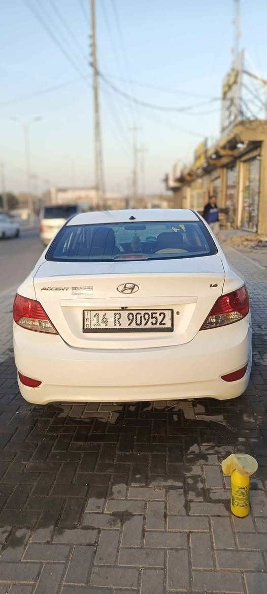 السلام عليكم هونداي اكسنت 15 
سياره كامله كير حداديه مكينه خير من الله 
شاشه كامره خلفيه اشاير مرايه 
بيها بس بارد بل جاملغ خلفي 
رقم انكليزي باسمي تحويل ثاني يوم 
رايدها 107 
رقمي *********** ابو الخصيب, البصرة
