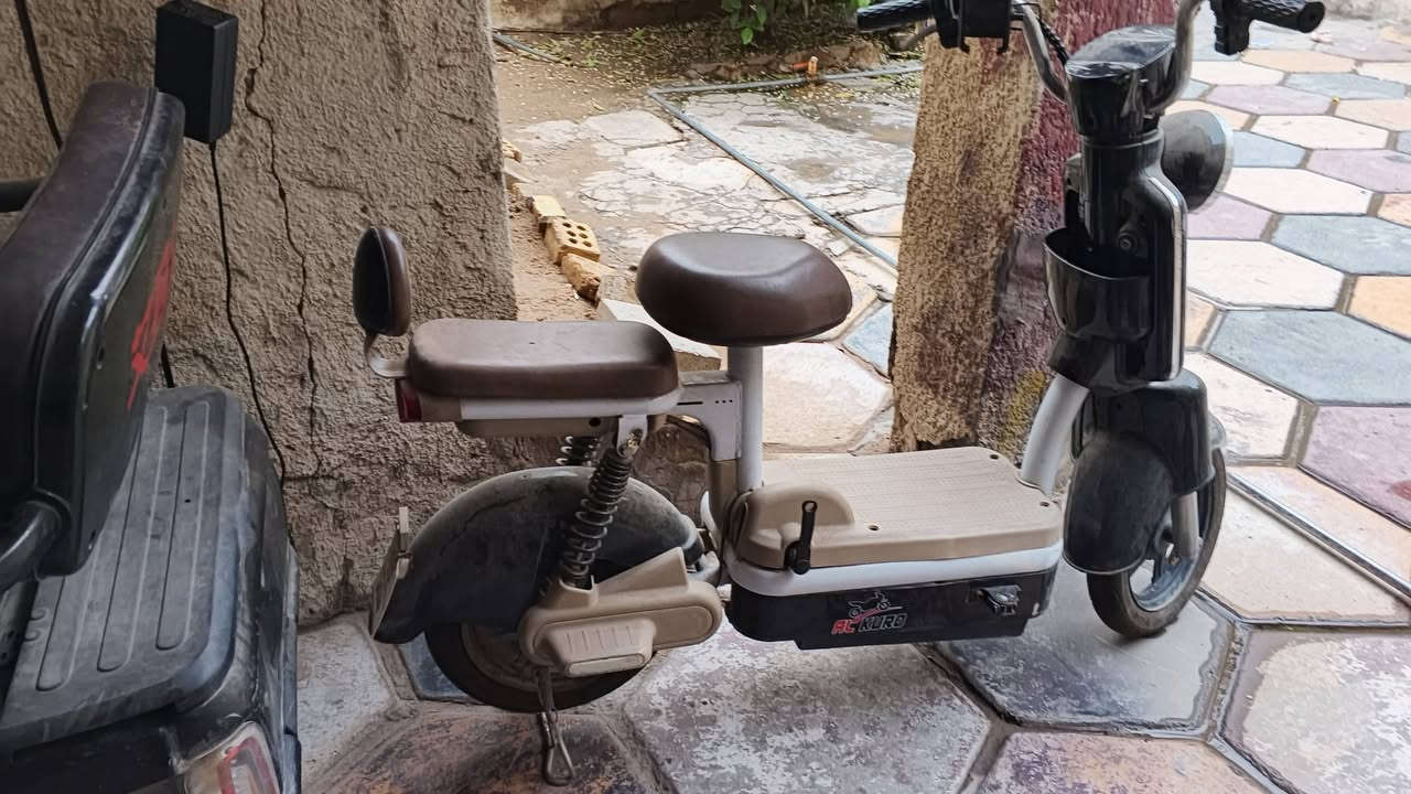 السلام عليكم دراجه شحن للبيع دراجه نضيفه بس واير الشحن مكطوع مكاني بغداد الدورة السعر 150 رقم ***********
