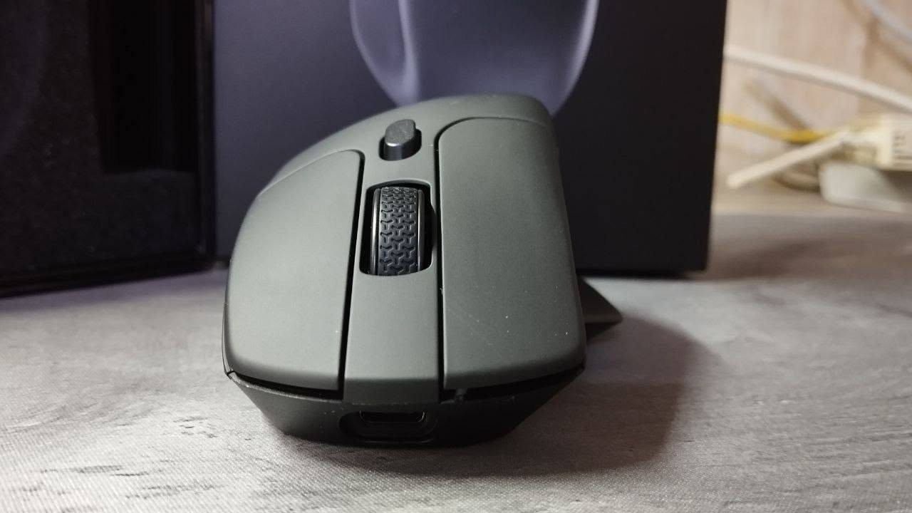 Keychron m6
هالماوس جوكر هو للشغل وهو للالعاب 
من حيث الشغل 
فبيه انفنت سكرول ويل 
وبيه سكرول ويل جانبي للتحكم بالتايم لاين 
ويدعم ربط 3 اجهزة بنفس الوكت
وشكله ergonomic 
كلش مريح للايد 
ومن حيث الالعاب
 فيجي بسنسر 
Pixart 3395
26،000 dpi 
وبيه دنگل حتى تقربه من الماوس ويقل التاخير
ووزنه 78 غرام 
يعني حرفيا سحگ mx master 3


**إذا كنت صاحب هذا الإعلان وتريد حذفه لأي سبب، رجاءا أرسل رسالة إلى الدعم الفني**