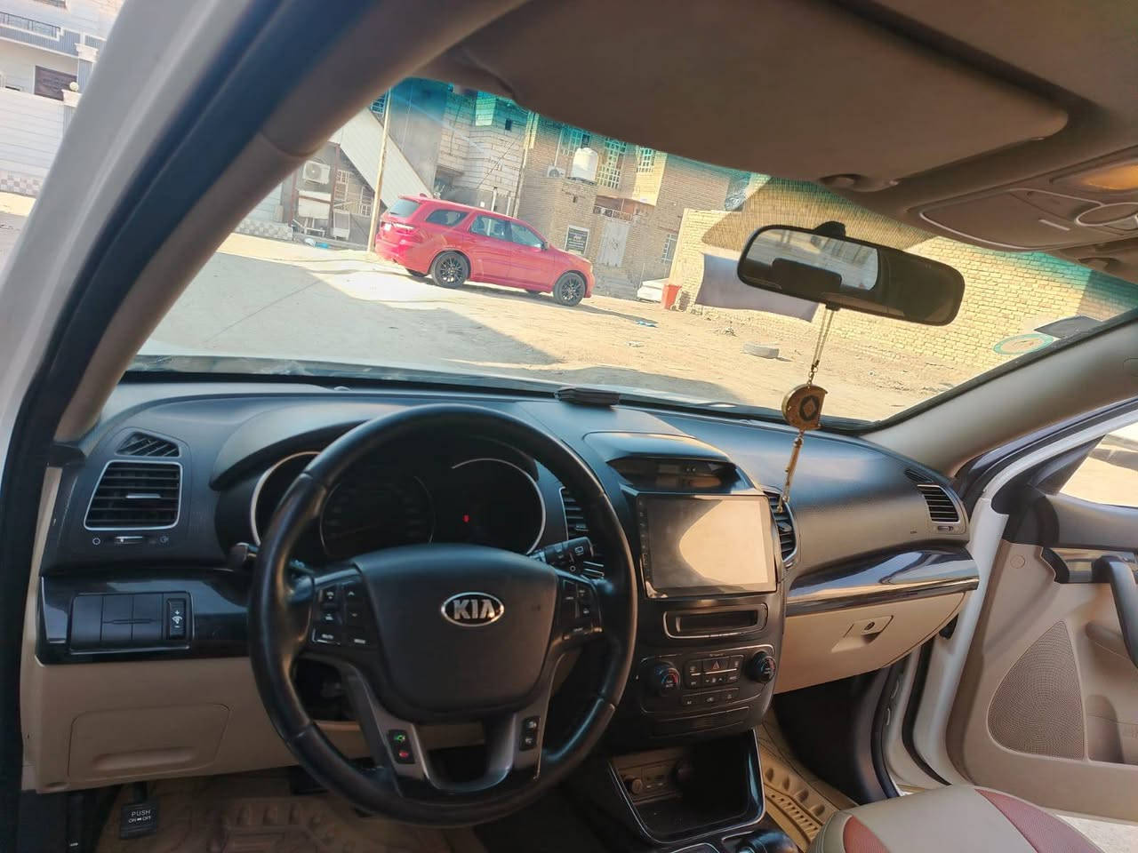 سلام عليكم كيه سورنتو موديل 14 خليجي 
فول ماعدا البصمه محرك دوش اربعه سلندر
***بيه صبغ صفحة السائق مع تبديل باب السائق ***
رقم واسط انكليزي... العنوان الناصريه مدينة الصدر 
رقم الهاتف *********** متواجد فيس و واتساب
