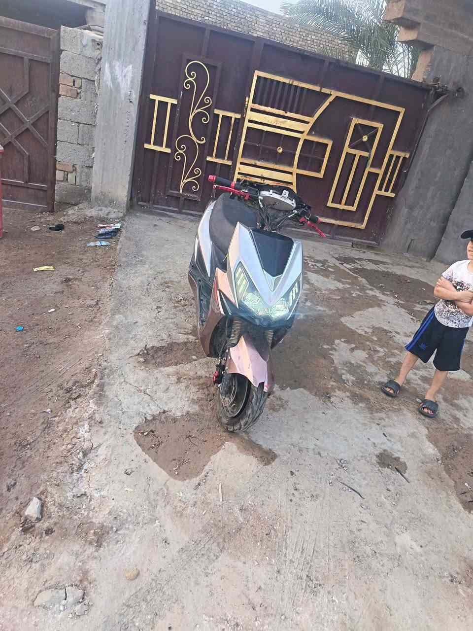 سلام عليكم درتجه شحن لبيع شتريده عله هاي لوضعيه دراجه شغاله كلشي مابيه كرباياته شغاله بس ماعرفله لشحن مكان لدراجه بغداد لمعامل لشراي يتصل وبيه خير هاذه رقم ***********

