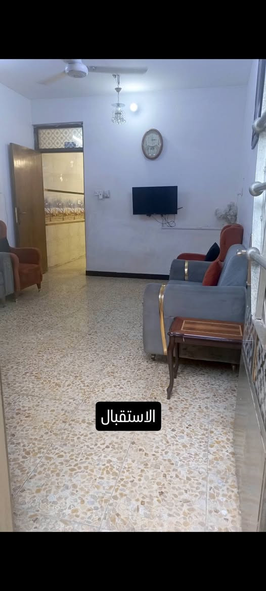 بيت للبيع مساحه 55 متر طابقين ونص بناء مسلح
سند 25 بالخطيب الزراعي
يحتوي على استقبال وحولي مطبخ +حمام و ترك داخله صحيات
الطابق الثاني غرفتين نوم
الطابق الثالث غرفة نوم + سطح
البيت بناء نظيف جدا كما موضح ب الصور 
للاستفسار *********** واتساب فقط
او للاتصال على الرقم ‏‪***********‬‏
