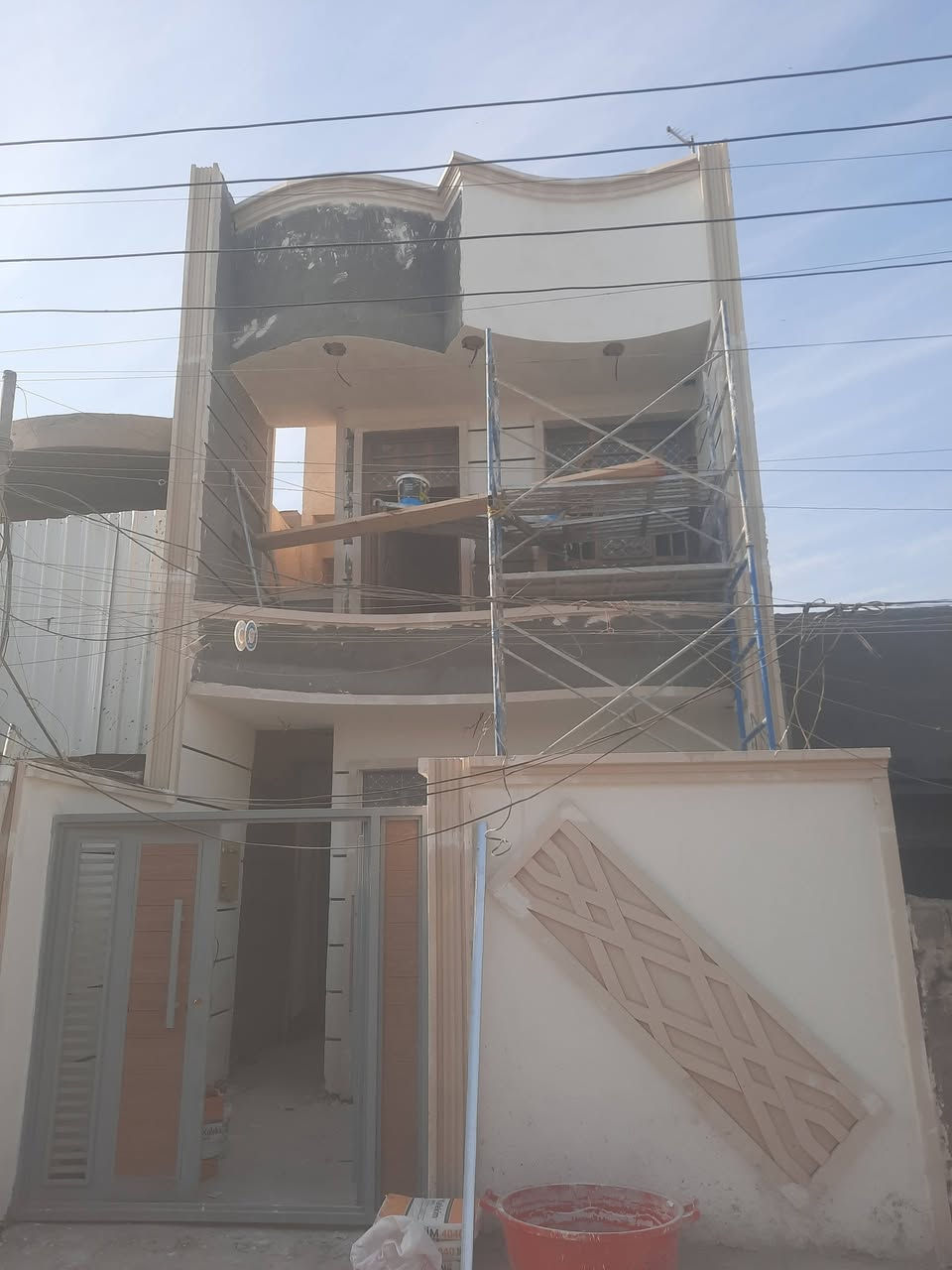 السلام عليكم لباخ مصري متفرغ حاليا شغل هندسي درجه اولي الاتزام في العمل اشتغل لبخ وطلس وفوم وتطعيم أسعار مناسبه ‏مكان بغداد الرقم بي وتس ***********
