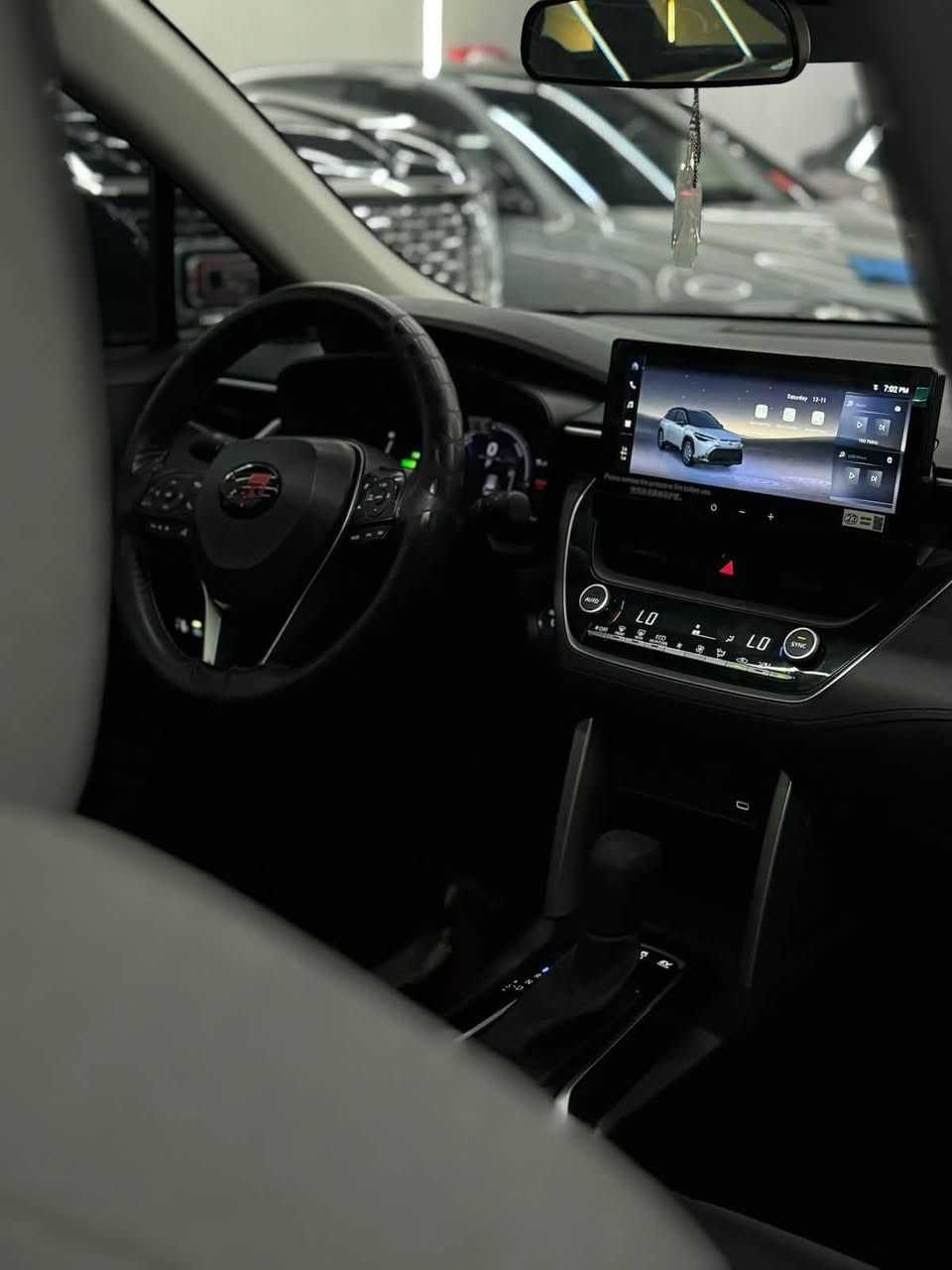 تويوتا فرونت لاندر 2023 HEV (S)🍀🍀
‏🌱Toyota Front Lander 2023 HEV 🌱
•
أداءٌ تتميزُ به يوازن بين الكفاءة والقدرة بسبب محركها الهايبرد ☘️•———————————————————•
☑️ مرقم بغداد ☑️

‏60.000 🚗: العـداد
•————————————————-•
🚩 مكفوله كفاله عامه بدون صبغ وبدون تعديل
•__________________________________•
⚙️ حجم المحرك  4Cylinder 2.0L
⚙️ مرتبط بناقل حركة أوتوماتيك
🔑 مفتاح التشغيل بصمة 
 🪟  سلايد روف 
🚗 دفع ثنائي FWD 
‼️   اريل نفكيتر 
🚘 دخول بصمة ذكي 
🛞 حجم الاطار 215/60R17 
🛞 4 دسك
🛞 حساس ضغط الاطار 
✨️ اشارة في المرايا الجانبية 
🎈عدد AIR BAG 8
🚗 هاند بريك كهرباء 
🚗 ا ABS 
🖥 دشبول ديجيتال 
🖥 شاشة Apple Car play 
📷 كاميرا خلفية دواره 360
🛣 مثبت السرعة Cruise 
🛣 رادار
🛣 تحديد المسار
🎶 تحكم مقود
🎶 ا Bluetooth / USB
💺المقاعد مخمل اسود
👶 مثبت مقعد الطفل ISOFIX 
❄️ تبريد شاشة مناخين منفصلين 
🚘 أوضاع القيادة Drive Mode 
🚘 أوتو هولد Auto Hold 
⛷️ نظام مانع الانزلاق
•————————————————-•
الاتصـال : Whatsapp 💬
.
***********

