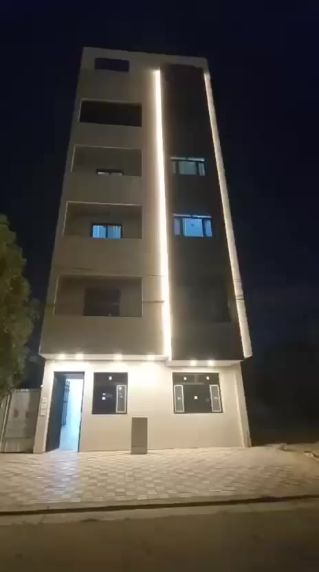 شقة ارضية للايجار  بموقع مميز 
تحتوي على ٣ غرف نوم وصالة وخدمات
للاستفسار ***********
