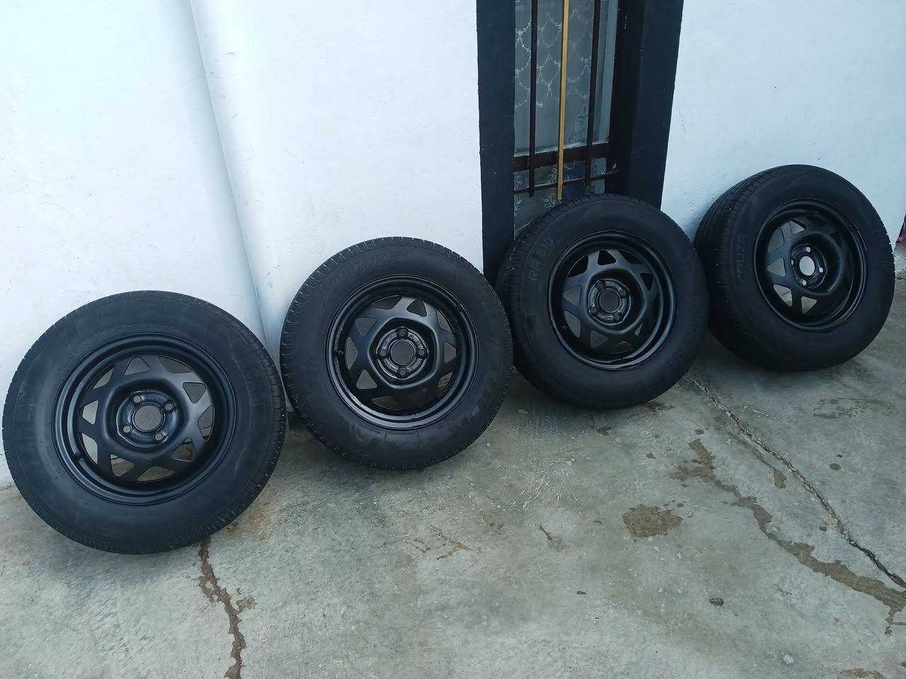 تاخم ويل وتاير حجم 185/70/14 مال اوبل فكتره ويل بلادي ابل ختم مو تجاري كلش نضيف تايرات فوك النص عمره صبغ جديد سعره 150 الف كامل ويه التاير مكاني كركوك حزيران ***********
