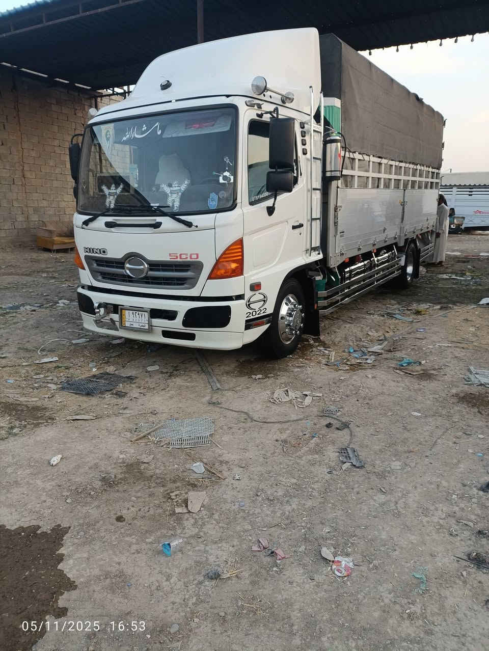 السلام عليكم سياره للبيع سته وربع بلادي 
السياره ماليزي يسار بلادي ***********المكان واسط قضاء الحي
