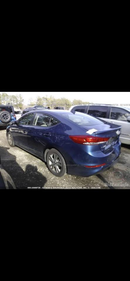 للبيع النترا موديل 2018 ✅
وارد امريكي 
لون نيلي
حساسات خلفيه 
كامره خلفيه
 مكينه 2000 دوش
حساسات ضغط الاطارات 
رقم اربيل
ماشيه 24 ميل فقط 
حادث موجد بصور بدون ايرباك
شاشه اماميه لمس( ابل كار بلي واندرويد اوتو)
تنبيه النقاط العمياء
مثبت سرعه
مانع انزلاق
السعر ١٤٨$ ورقه وبي مجال 
مكان كوت ***********
