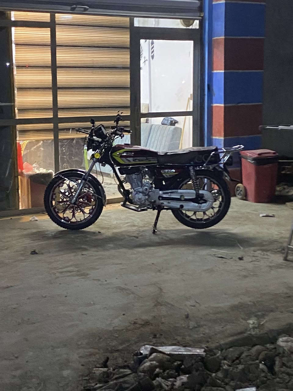 سلام عليكم 
ايراني خمسه كير مديل ٢٤ شكل ٢٥ نازله بل ٢٥ نضيفه حيل كلها شغاله محرك مكفول ما ممدوده عليه سبانه معدل 120 كلها شغاله بس الكشن بي شك بصيط تايرات جدد و راجز سلف يرادلها بصمه بيها شغاله 

سعرها (700 الف  ) مكاني ابو غريب الشهداء هاذا رقمي *********** 

و سلامتكم 🤝
