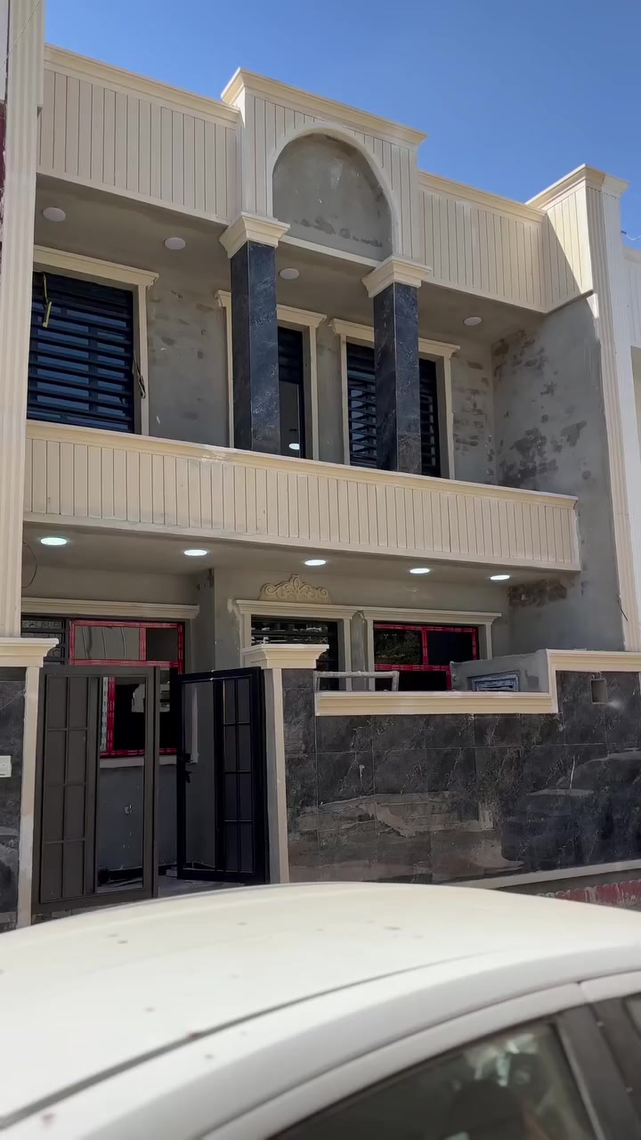 سلام عليكم
دار 🏠 للبيع مساحه 120م @إشارة
لوجه 7ونص /نزال16 
مدخلين مطبخ + ستقبال 
3غرف. صحيات3 
طابو زرعي سند 25✅. 
📍الدورة البوعيثة _مجمع العدل اول 
***********
