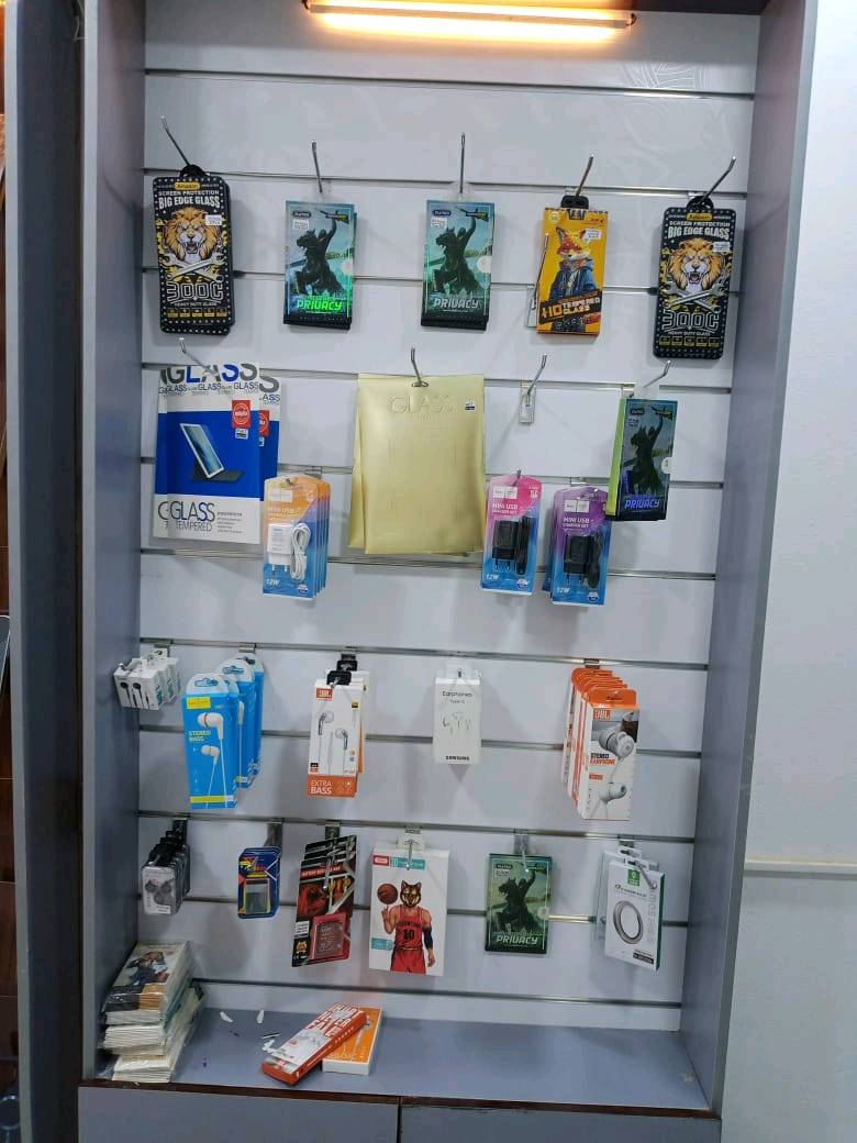 السلام عليكم فاترينات عدد 3 للبيع جدد نضيفات  استخدام شهرين فقط 
المكان بعقوبه كنعان 
