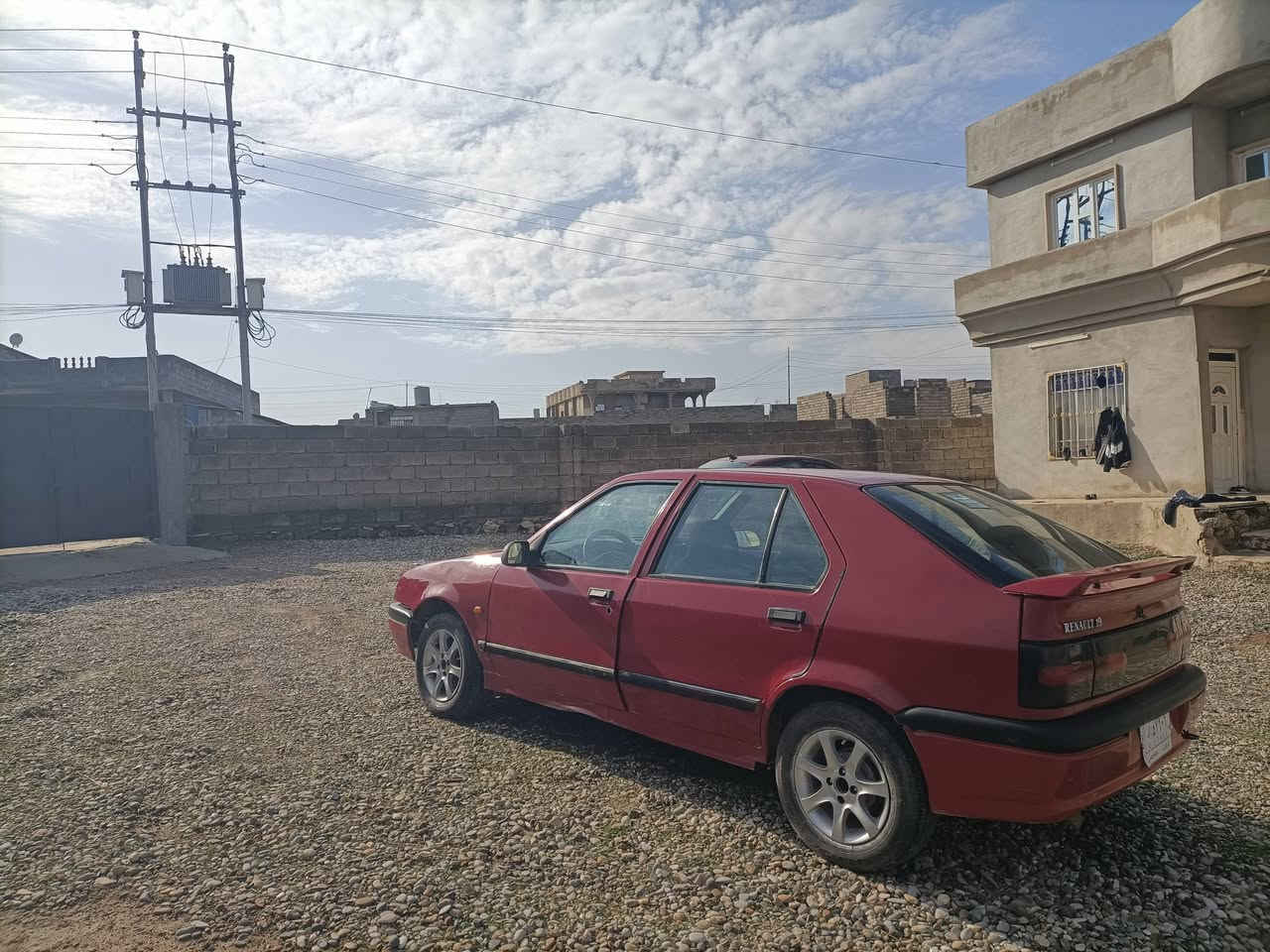 السلام عليكم رينو 19 موديل 1994 كير محرك شرط والكشر كدام العين رقم كركوك بيها فقدان لوحات شرط الوكاله وتحويل السعر 15 وبيها مجال 

***********
