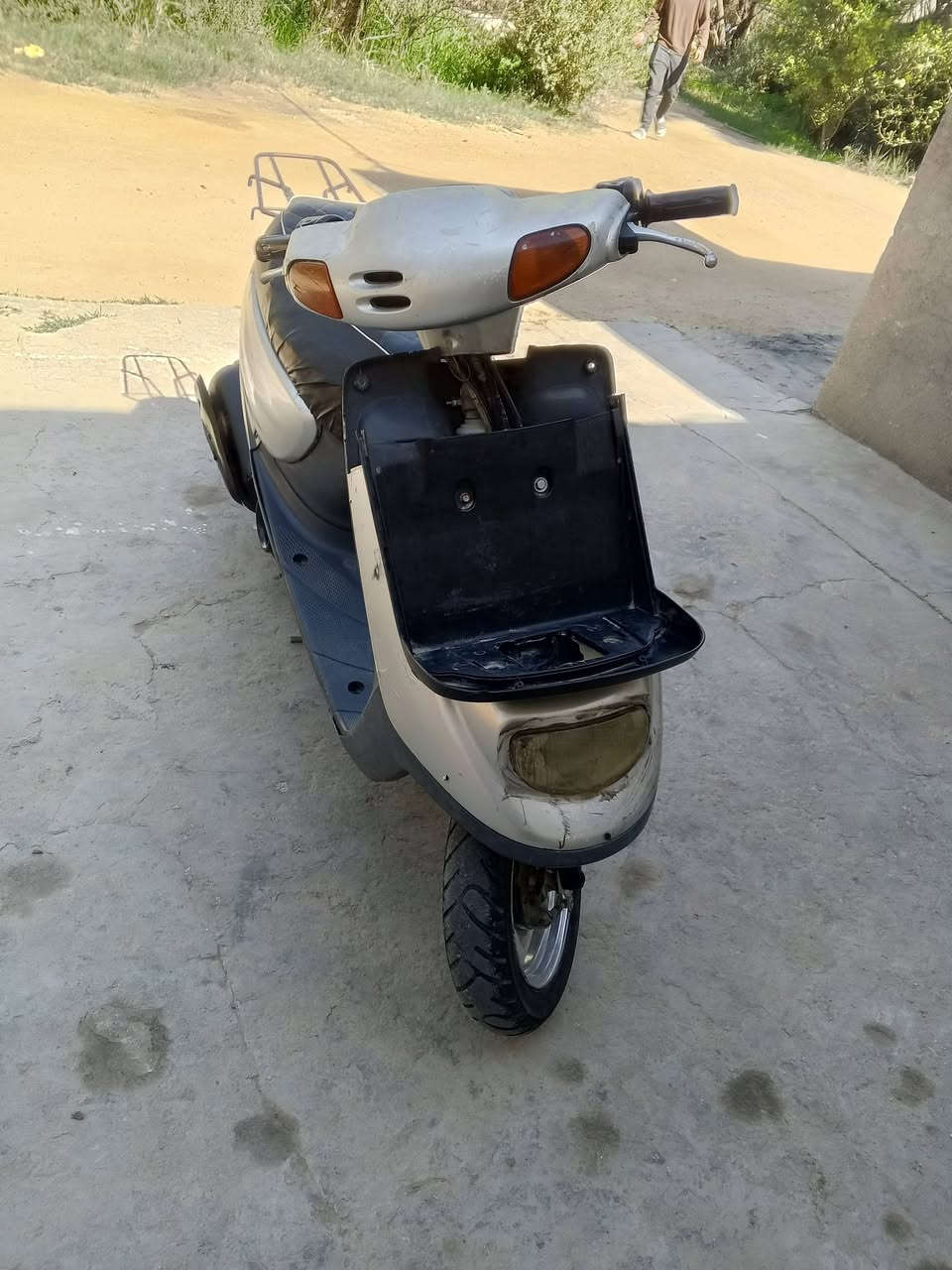 السلام عليكم دراجه منغولي للبيع مكينه مفتوحه تجفيت جديد وكابريتر جديده دك 60 وبيه ونه بصيطه بلكسن  السعر 175وبيه مجال مكاني كربلاء طويريج قرب محطه جوهره كربلاء للاتصال ***********
