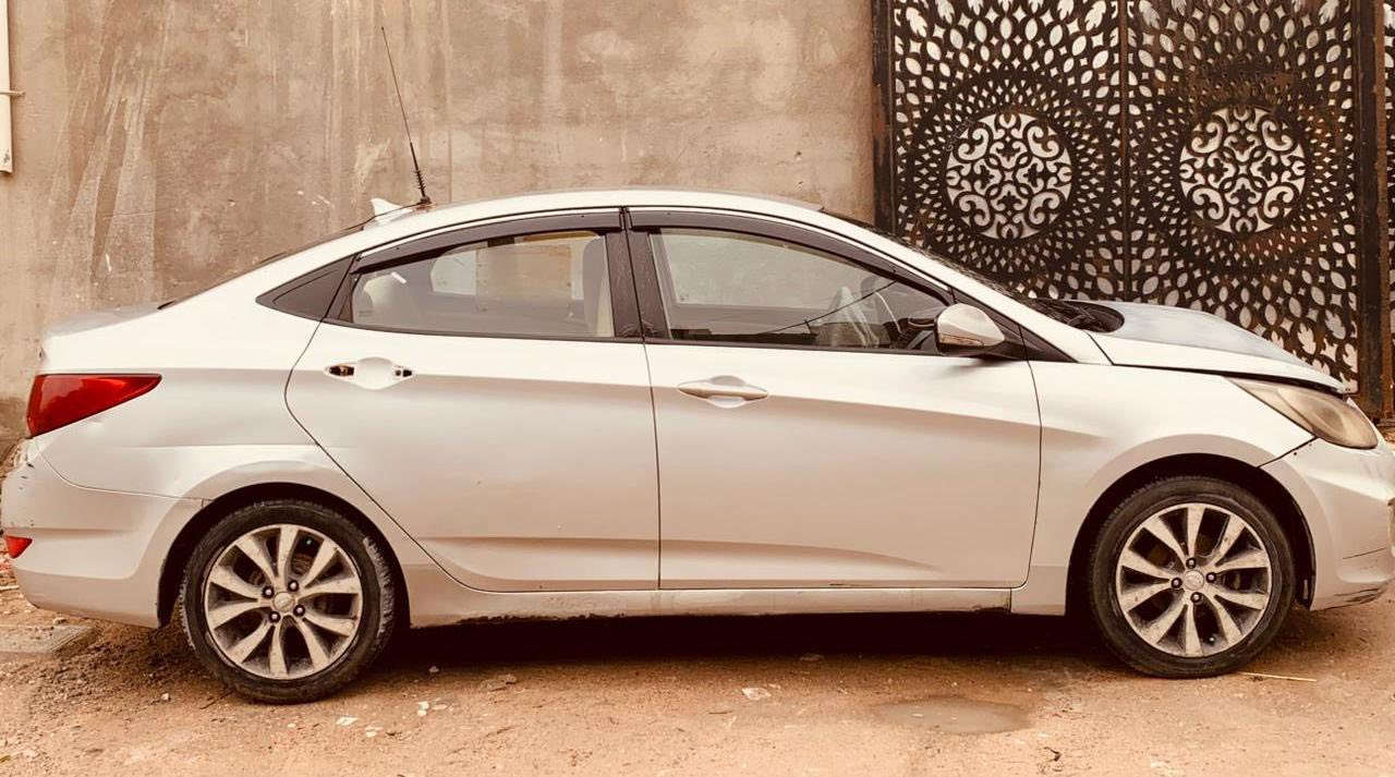 اكسنت  2013 مضلع خليجي  سعر 70. وبيه مجال
معوقين حره مخلصه. راعيه موجود 
لون سلفري فضي.  دواخل مدوشمه كامله ارضيه جلد 
كير مكينه. كفاله.   1600 
تفاصيل اكثر 
اتصل ***********
