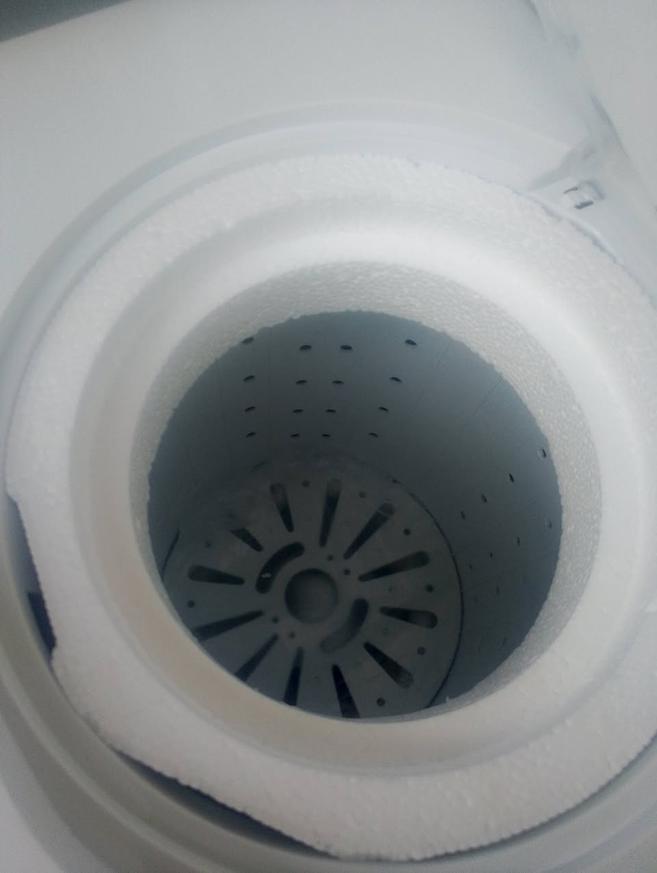 غسالة ملابس جديدة بعدهي بلكارتون مامستعمله حجم 18 ونص كيلو السعر 125 مكان بغداد ***********
