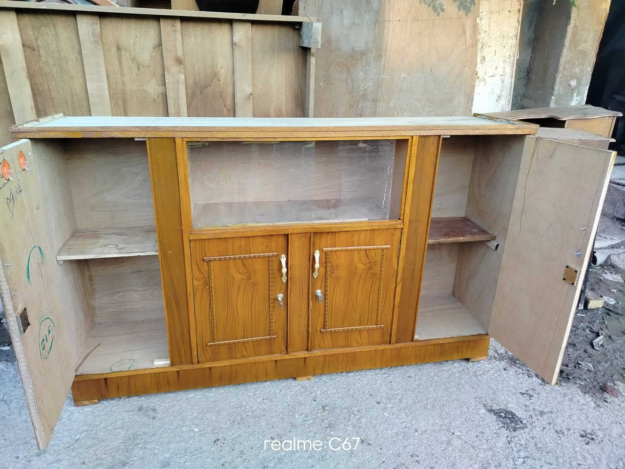 بوفيه مترين نظيفه كلش السعر 85الف نهايته للتواصل العماره حي النداء شارع الحسينيه فرع فرن صمون الكرار تلفون ***********
