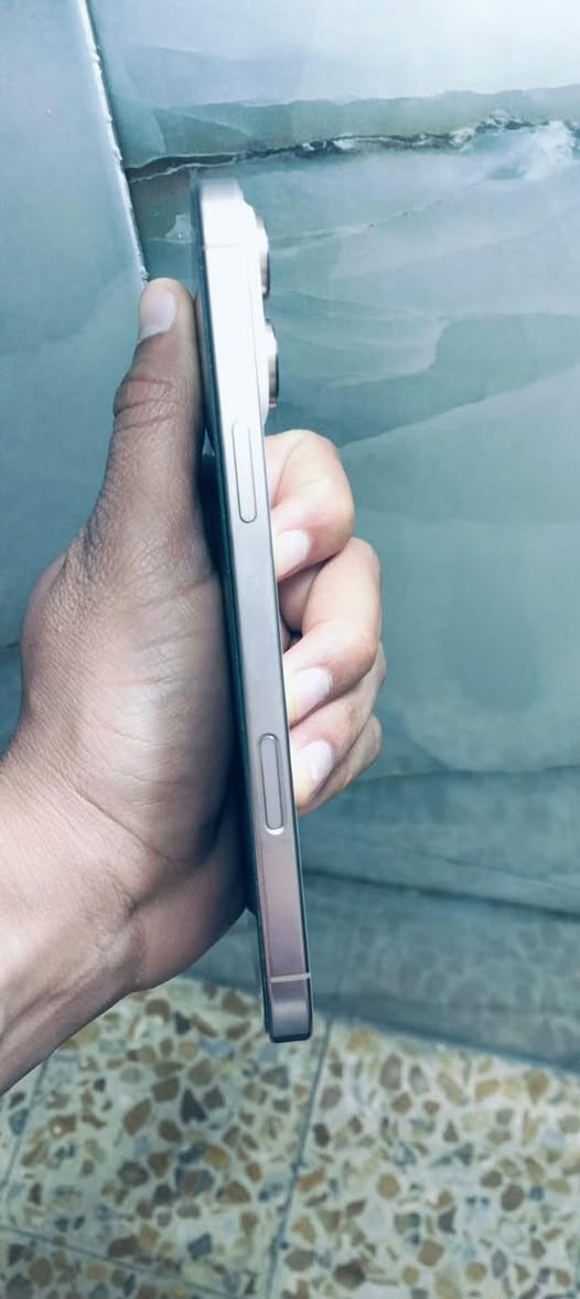 ايفون ١٦ للبيع اي نقص مابي بس هاي الضربه مكاني البلديات سعر خاص متواجد فيس *********** او مراوس ب١٧وطي فرق
