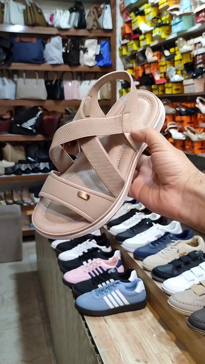 #السعر 18 #قياسات 37 لحد 41
#عنوانة ديالى قضاء خانقين 😍
#محل_احذية_وحقائب_حيدر
#خانقين_مجمع_اشتي_مول 
#توصيل داخل خانقين 2000 دينار
#توصيل جميع محافظات 5000 الاف
#للحجز مراسلة صفحه او على واتساب 
#واتساب *********** مصطفى 
#واتساب *********** حيدر
