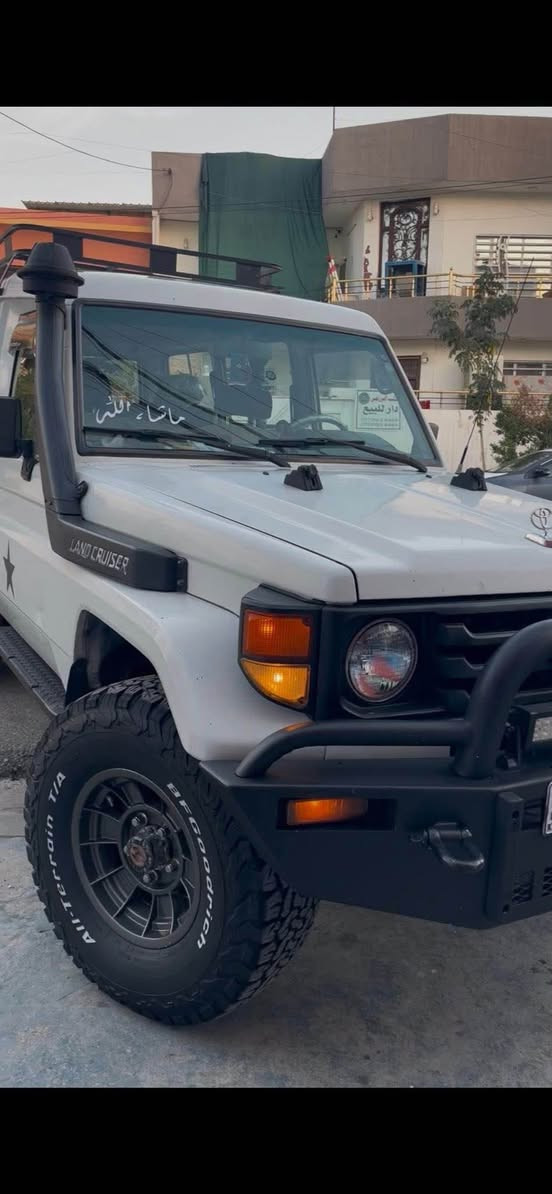 للبيع سياره لاندكروز حوثيه موديل 2002
قفل مركزي…….جام كهربائي …..شاشه ايباد …تحكم استيرن تبريد ثلج 
4️⃣✖️4️⃣فورويل دبل اكسل  
رقم سنويه جديد 
سياره مصبوغ حزام فقط للجماليه
جديده بمعنه كلامه مكان سياره كركوك
 كير محرك كوله بشرط لا صرف لا بخار تبريد تتفئه كولها شغال
محرك. كاز بلادي…بيهااا حصه كاز بين يوم ويوم تستلم ٤٠لتر كاز 
دبل اكسل شغال سياره كول جسمهااا شغلا مابيهااا برغي نقص 
مكان سياره كركوك سعرهاا:-📌165📌وبي مجال بصيط
خابر وتدلل رقم 📞 *********** كركوك, العراق
