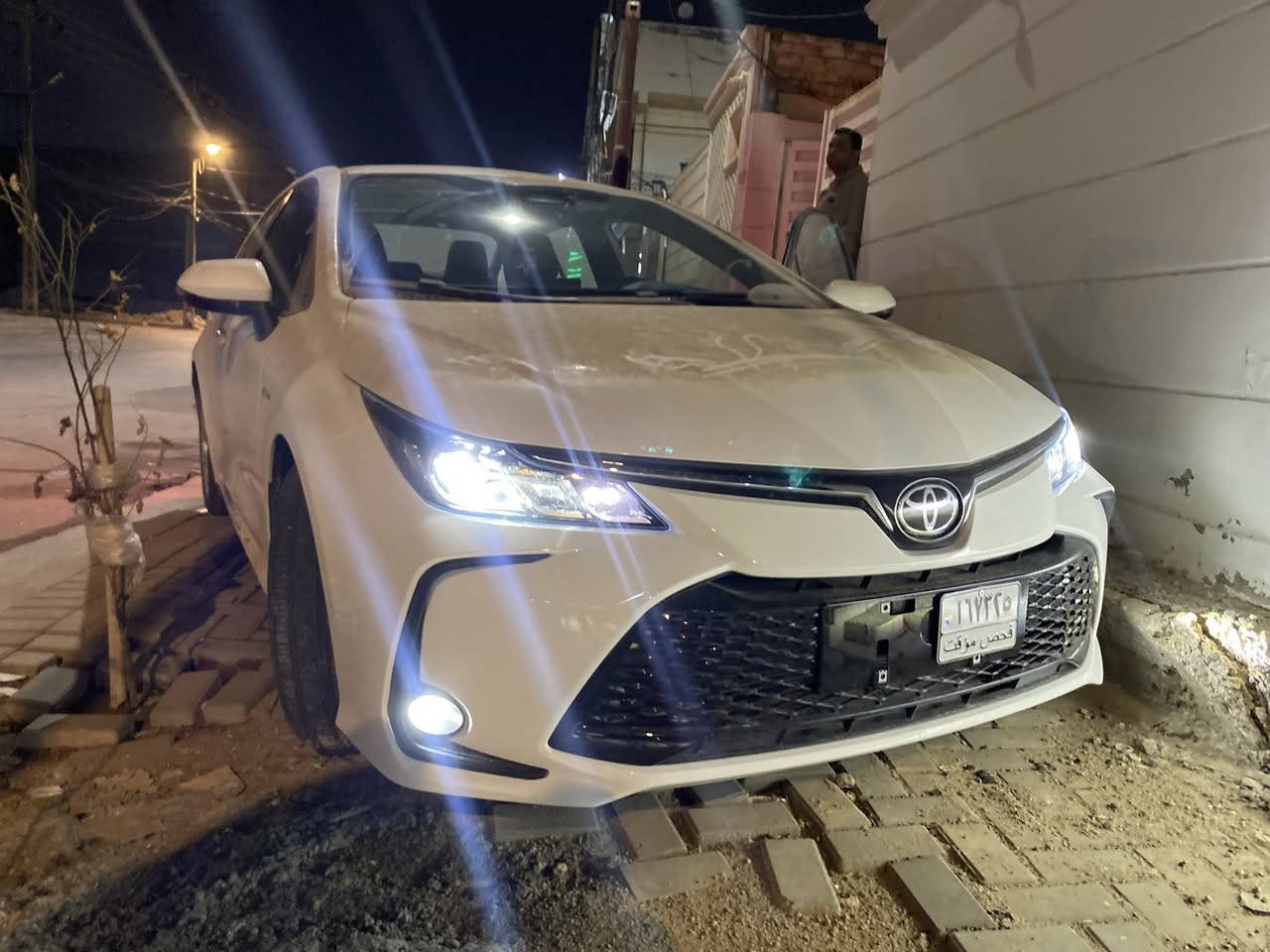 السلام عليكم اخوان للبيع تيوتا كورلا 2025 زيرو ماشيه 500 كيلو فقط يعني زيرو مرقم بغداد كامل باسمي شخصيا السياره كفاله عامه زيرو 
مواصفات ❤️‍🔥
فتحه سقف 
بصمه دخول ذكي 
بصمات عدد ثنين 
كأمره خلفيه دواره 
رادارات 
سايد بريك بصمه 
اوتو هولد 
ابل كار بلي 
كشنات جلد اسود 
16 ايرباك 
سياره هايبرد HEv 
زيرو زيرو 
السعر 172 وبيه مجال جدا بسيط 
الرقم ***********
سياره بعده ب ترابه ما مغسوله 🩷🩷
