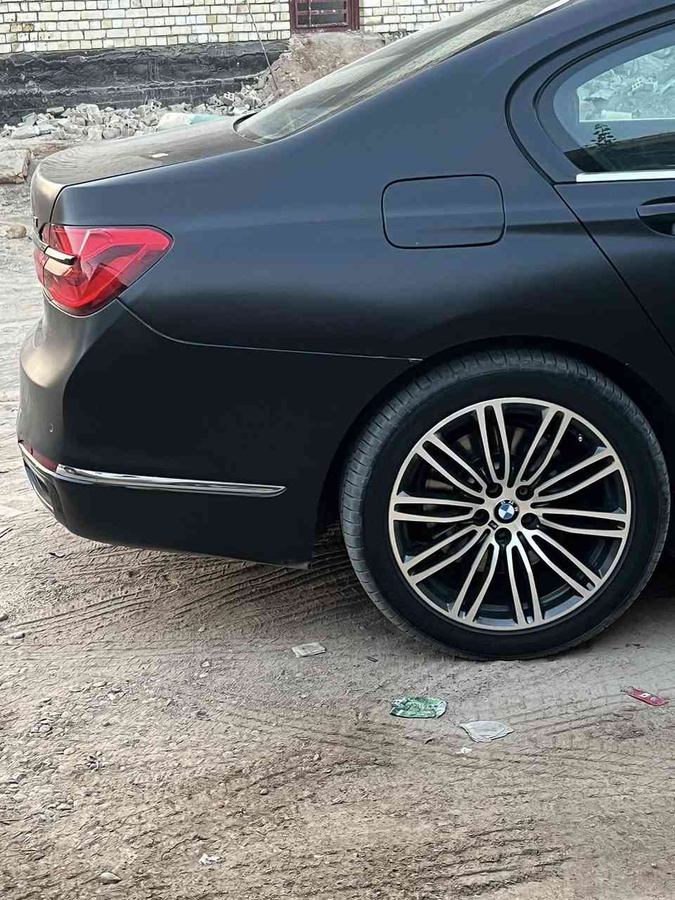 السلام عليكم. G12  740li
موديل 2018
مغلفه ppf طافي بالكامل 
باب طويل حادثه موضح بالصور
ماشيه ١٣٠ ك قابل للزياده
كير محرك حدادية بعدهن شركة
مواصفات كامره  دواره حساسات رادار نقط عمياء
اصطفاف ذاتي
بانوراما فتحتين
قماره كنتاره
اناره محيطية متعددة الالوان
ابواب شفط  السياره جاهزه
رقم كربلاء شرط التحويل
السعر ٢٦٣ وبيه مجال
***********
