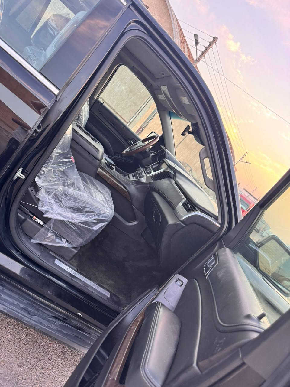 تاهو ادوات ٢٠ فول  لل اخير  ام زوعه  موصفات كفاله  من الكص ول فتح شاصي  ول انتربول كله مكفوله منهاا
بيع او امراوس   ابصولي  ***********
