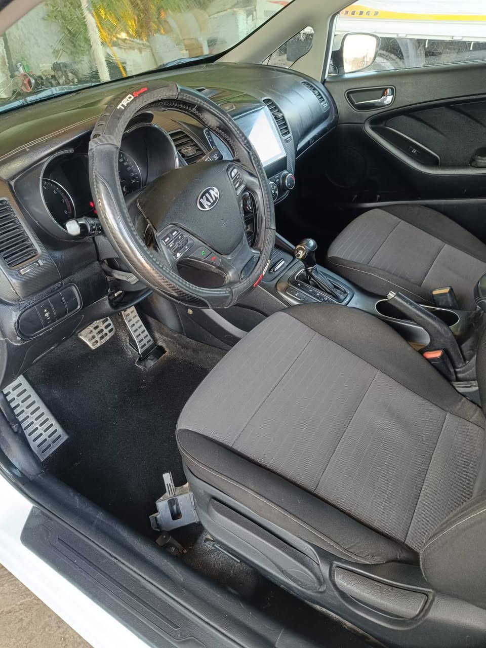 سيراتو 2015
فول مواصفات حساسات فتحة بصمة تحكمات ستيرن 
مصبوغه حزام 
السعر 100 
للاستفسار 
***********
