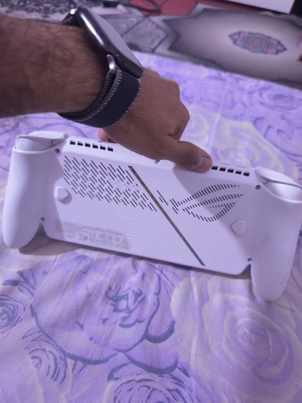 سلام عليكم اسوس روج اكسبوكس الاي نسخة ال 512 لون ابيض جهاز نظيف كلش شحنه يخبل وماداخل تصليح ولا مفتوح ابد منصب عليه وندوز 11 الجهاز وياه الكارتون والشاحنه سبب البيع ماعندي مجال استخدمه سعر الجهاز 750 وبي مجال كلش قليل الشراي يتدلل ورجاءا مااريد وعود وبس حجي عنواني بصره *********** واتساب ماعندي اتصل على شريحه
