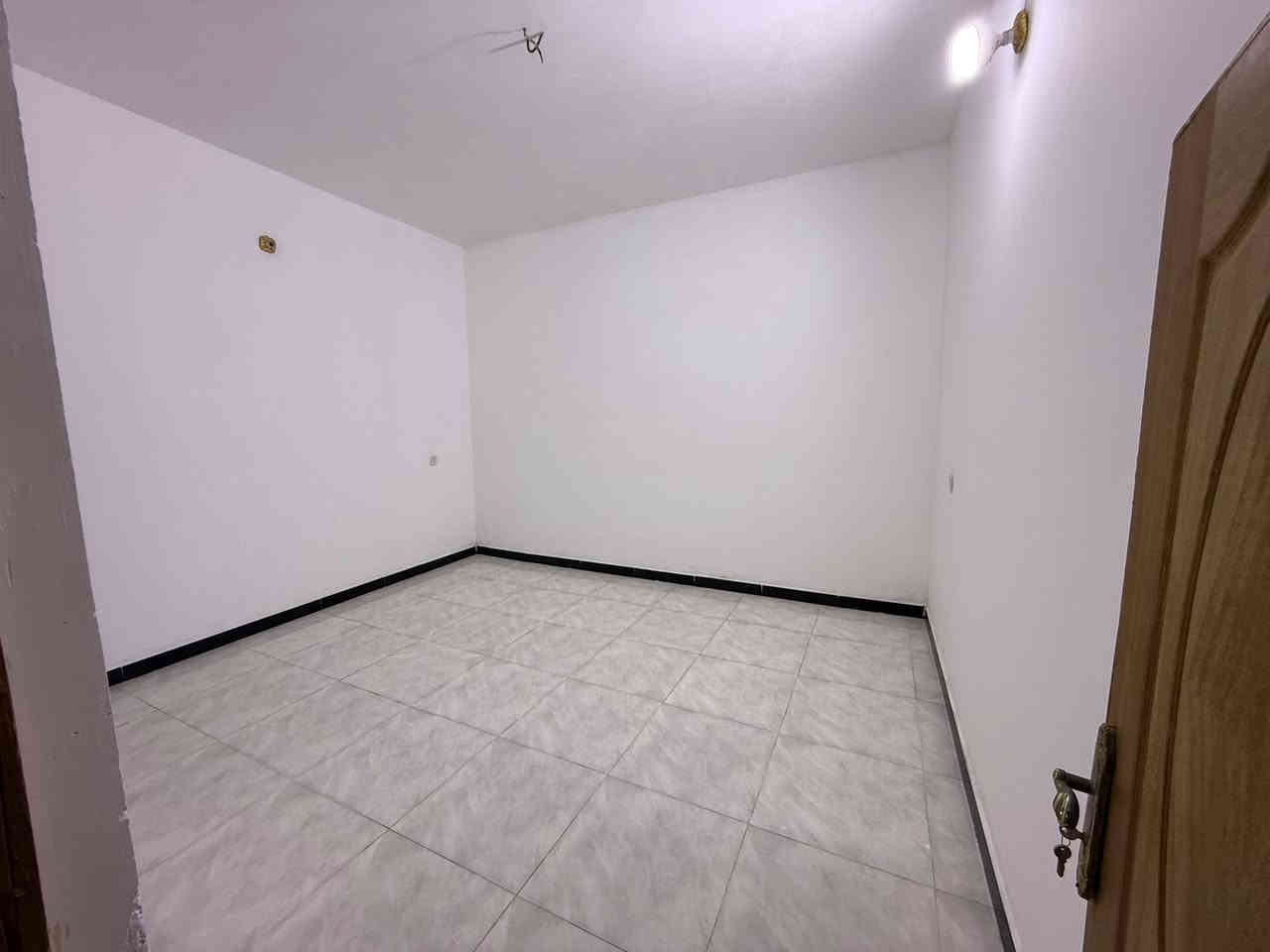 🏠بيت للبيع

📍حي الصادق شارع العوادين 

📐مساحه ٣٠٠م

🕍الطابق الاول :٢ غرف استقبال صاله مطبخ صحيات ٢ منور٢  طارمه حديقه 

🏯الطابق الثاني : ٤ غرف صاله 

(الشراع للعقار)

***********
