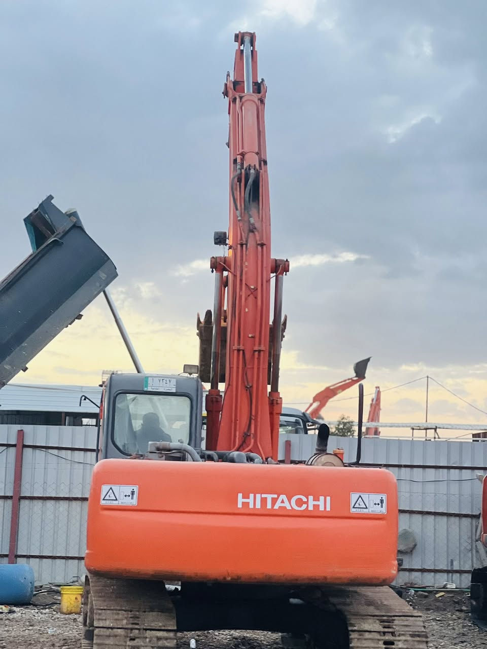 سلام عليكم ورحمة الله وبركاته ✅

حفاره زت عادي ZAXlS/200🇯🇵🇯🇵
مضخه +محرك مكفولات من الفتح 

                                                       مديل 2005سنويه لل29   مداور ثاني يوم       🇮🇶العنوان بابل الشوملي حي الصناعي 

للاستفسار ***********
السعر 270$وبيه مجال سيد إحسان الحسيني
