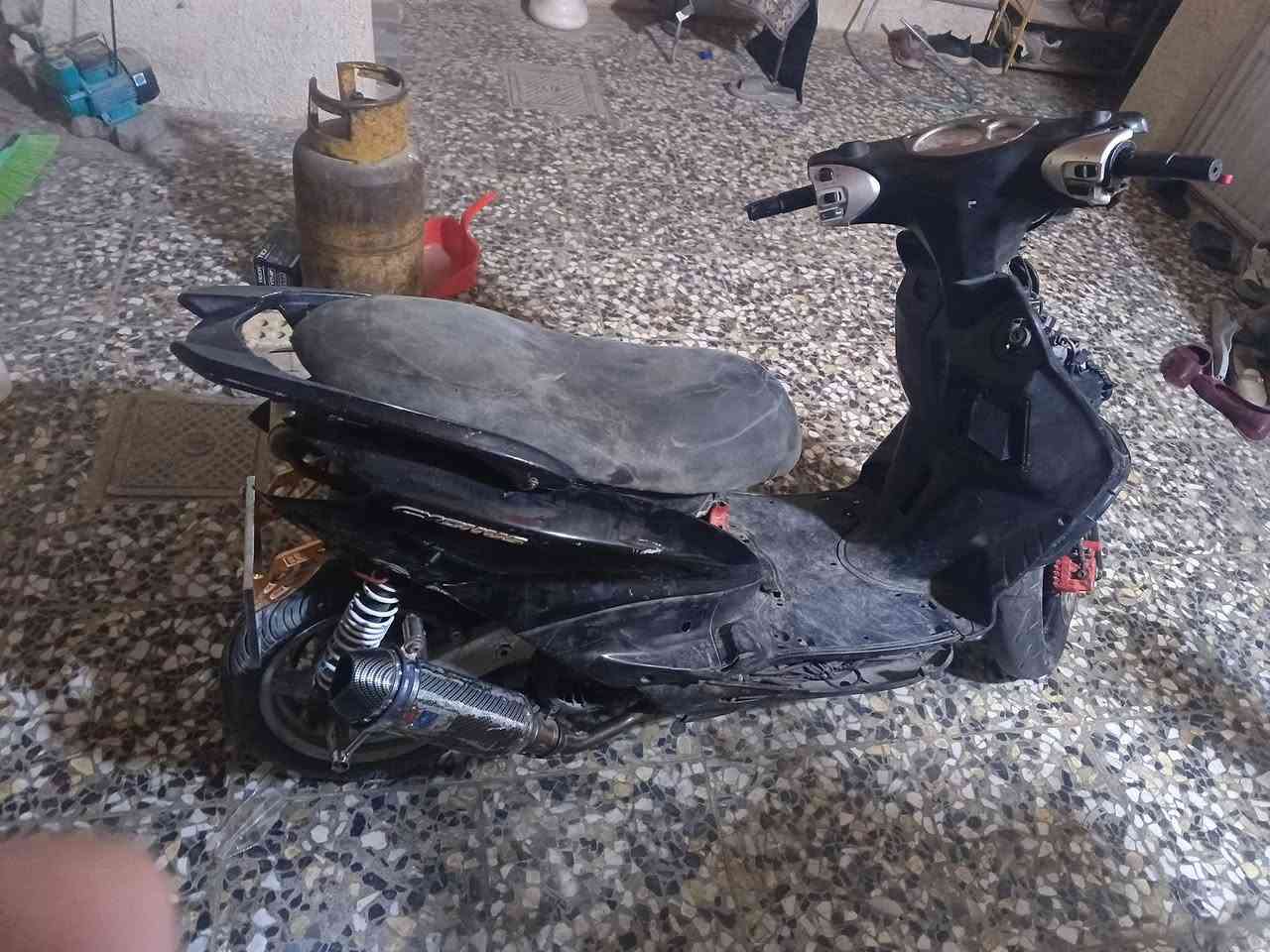 السلام عليكم
سكنس نثيه بوشه 58 ونص الدراجه شلعه ومعدل كلجات رياضي ب 300 وبيه مجال مكاني كراج الاسدي يم ملعب الجوهر ***********
