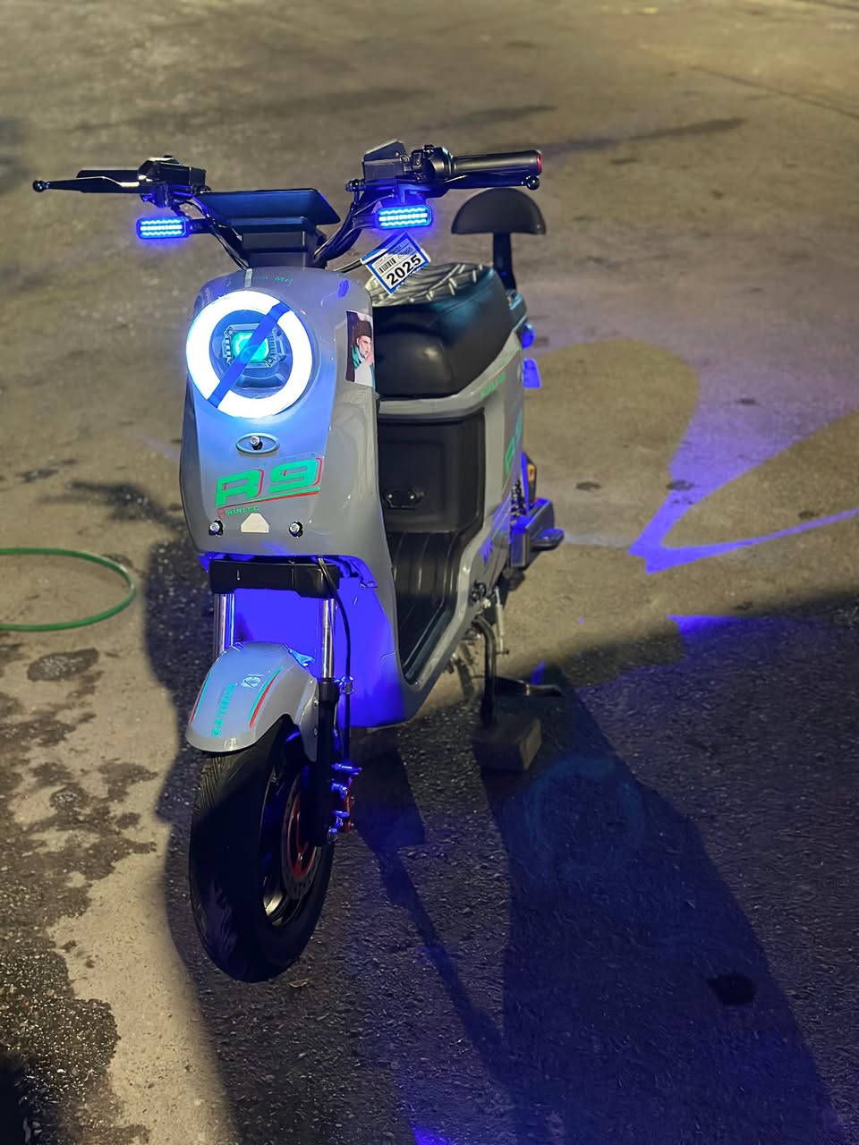 دراجة شحن 2025 مخذها 550 وريد بيعها ب425 وبيها مجال قليل لتصال ***********
