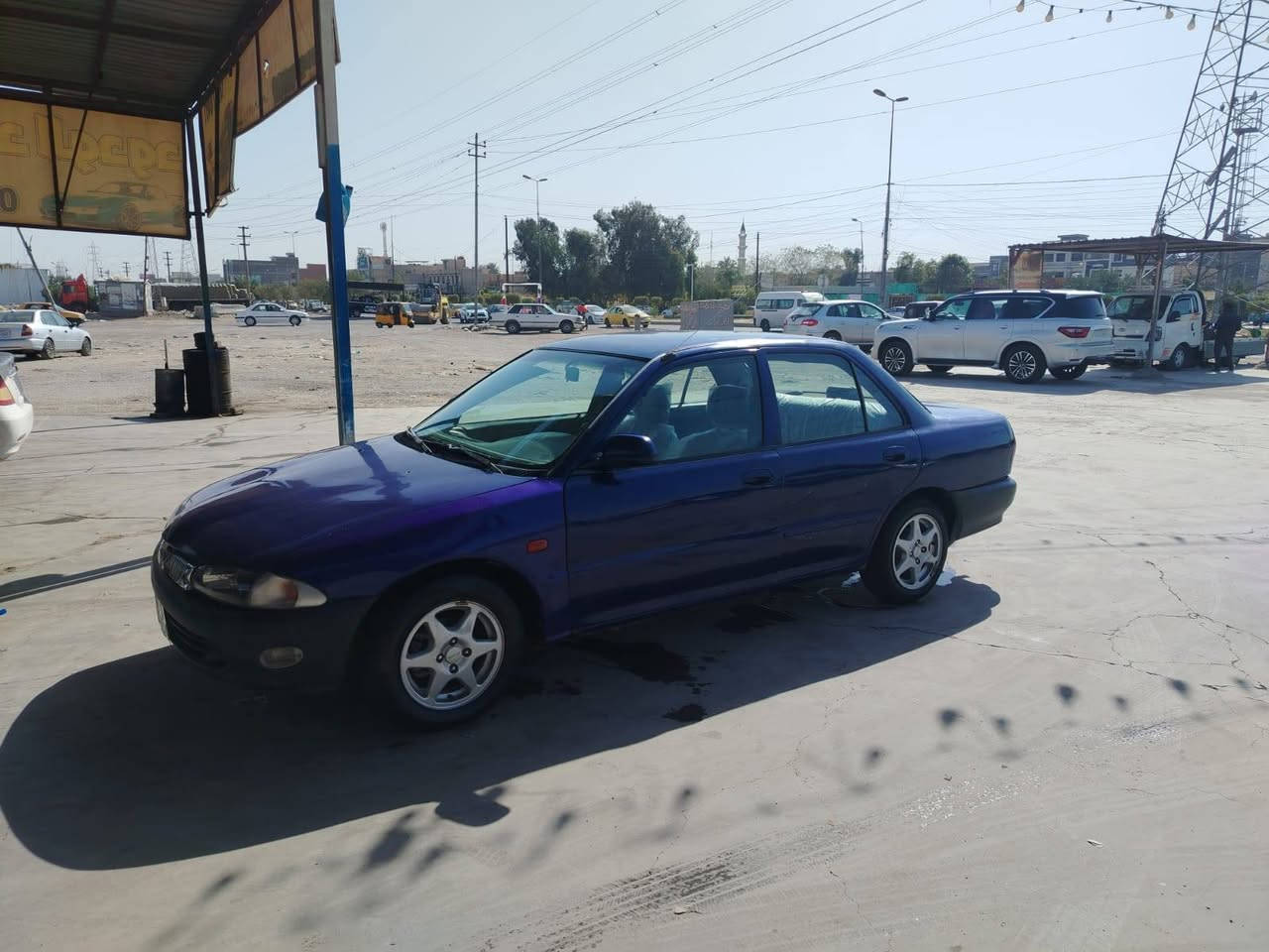 للبيع بروتون موديل ٢٠٠٥ سياره جاهزه من كلشي رقم جديد هزه جديده بيه خياسات بل دوسه قليل داخله بلادي نضيف وبيه طخه بل جوملوغ الخلفي عكس سايق السعر ٤٢ وبيه مجال للشراي  مكان الاعضمية ***********
