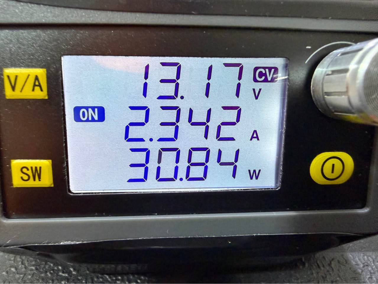 السلام عليكم للبيع مجهز قدره (بور سبلاي ) يحتوي على عده مميزات يشتغل على شحن عن طريق بطاريه درين  او  عن طريق كهربائي وياه بور سبلاي يعني ب الامكان تشغيله على كهرباء واذا طفت الكهرباء يشتغل على شحن مثل ما موضح  ب الصور يعمل على شحن وكهرباء . موصفاته : 

1- القدرة دخول 55 فولت وخروج 50 فولت 8 امبير 400 واط يبداء من 0 فولت الى 50 فولت و تيار من 0 الى 8 امبير  والتحكم سهل جدا وايضاً يحتوي على ذاكره خزن 

 2- يحتوي على حمايه من الشروت سيركت ويحتوي على حمايه من عكس الاقطاب وحمايه في حال استخدمت البطاريه مع البور سبلاي معا يحتوي على دايود يمنع رجوع التيار على بطارية او البور سبلاي  يحتوي على مروحه تبريد ايضا 

3- وياه مجموعه وايرات ب الامكان شحن اي نوع من بطاريات الليثيوم او الجافه او بطاريات السيارات يحتوي على قرصات ب أحجام مختلفه وايضاً كمصدر تغذيه اي شئ مثل مصباح مثل في الصوره 

4- موصفات البور سبلاي (مصدر التغذيه مالته ) 36 فولت 5 امبير 180 واط يحتوي على عده حمايات منها حمايه من رجوع التيار يحتوي على عدد 2 من فان التبريد لظمان العمل المستمر 

- السعر 100 قفل مع كل الملحقات ما عدى البطارية مو ياه واسف على الاطاله متواجد واتساب *********** بغداد, العراق
