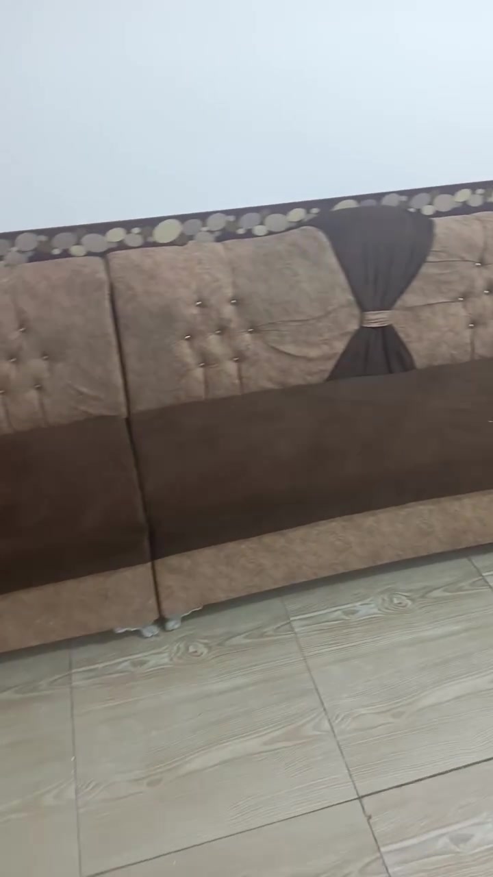 تخم قنفات مستعمل قليل 24 مقعد مكاني نجف مشخاب سعره 425 وبيه مجال حك الجيه اليريده هله بيه ***********
