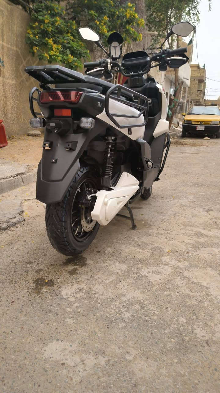 السلام عليكم دراجه شحن أباجي جديدة  لايت عدسه زنون عالي ناصي بريكات هيدروليك خلفي امامي. ملف 3000 QS MOTOR وعقل VOTOL EM80 صاروخ بل مشي 6بطاريات مسطرة دراجه حلوه و ناعمه بل مشي  و تمشيك بل شحنه الوحده 80كيلو متر    السعر 1100
 و بيه مجال  مكاني بغداد المنصور استفار. *********** ‬‏
