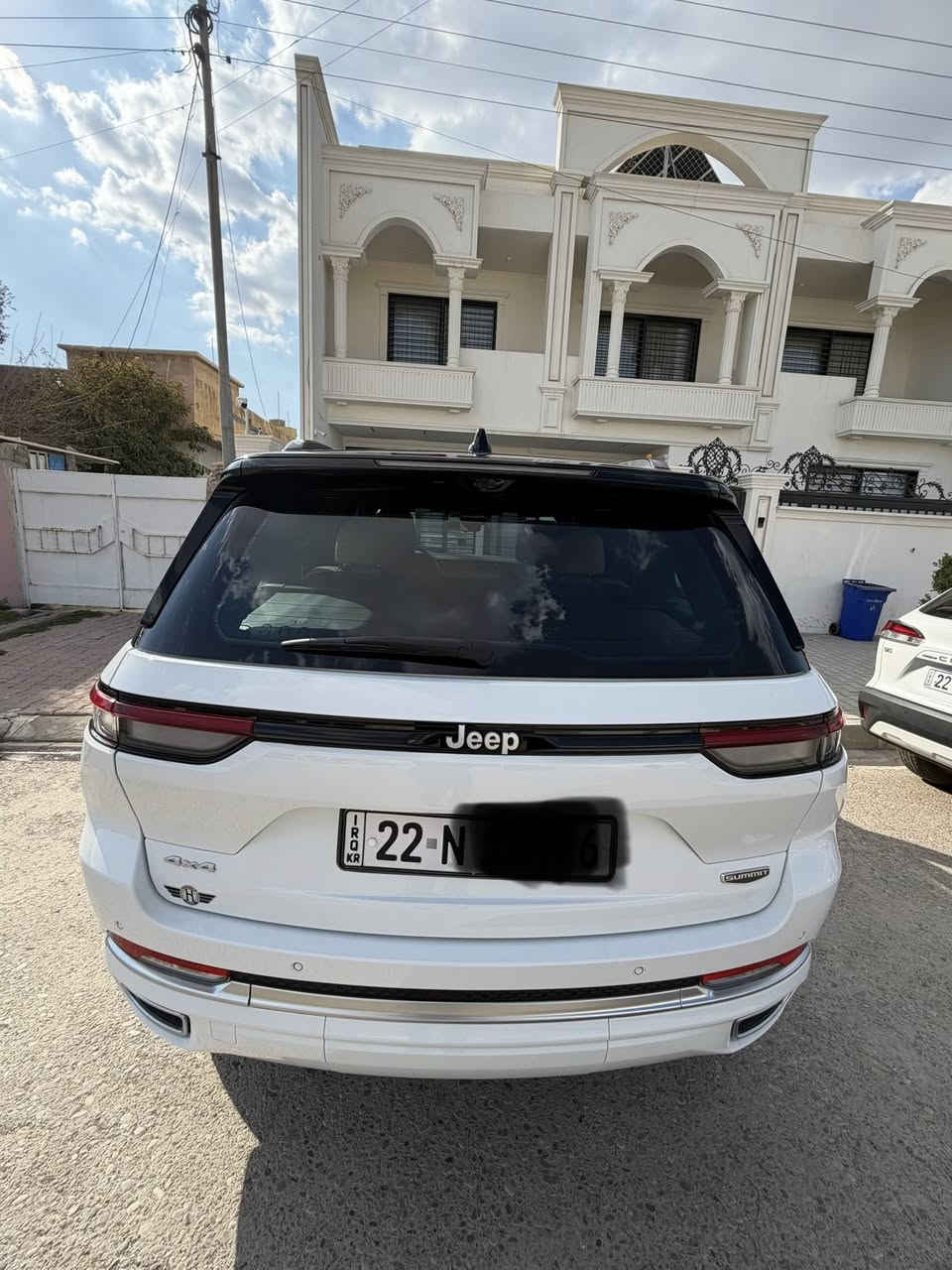 جيب جراند شيروكي فئة سومت موديل 2024 خليجي فول مواصفات ماشية 17000 كم بيه ضمان شركة هارلم سيارة بحالة الشركة ما بيه اي شي مكان سيارة كركوك السعر 57000$ للاستفسار ***********
