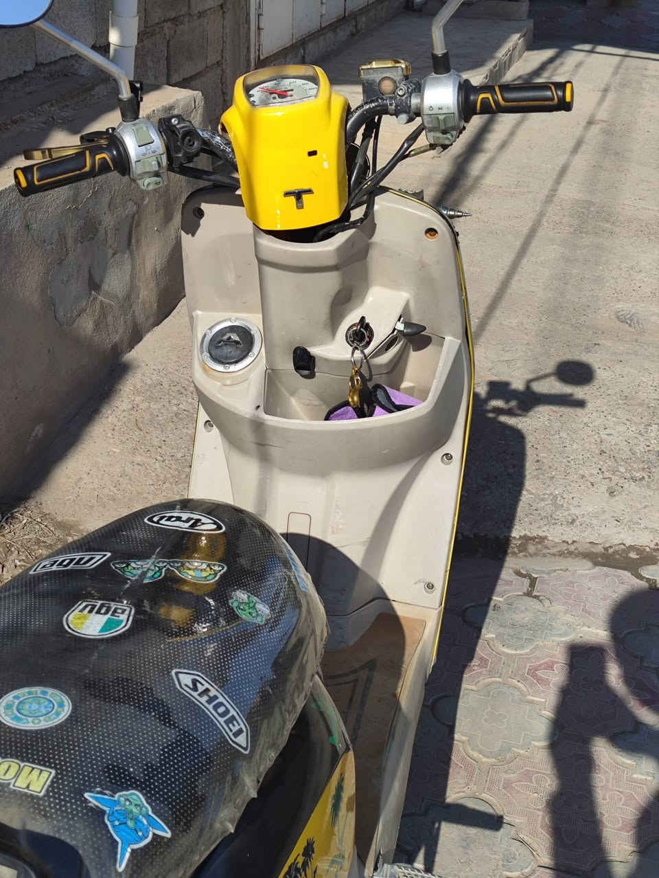 دراجه ياباني  بوليس نضيفه كلشي شغال .. سلف + هندر + كهربائيات ..  مكاني بعقوبه ناحيه العباره .. السعر 650 .. 
الرقم 
***********
