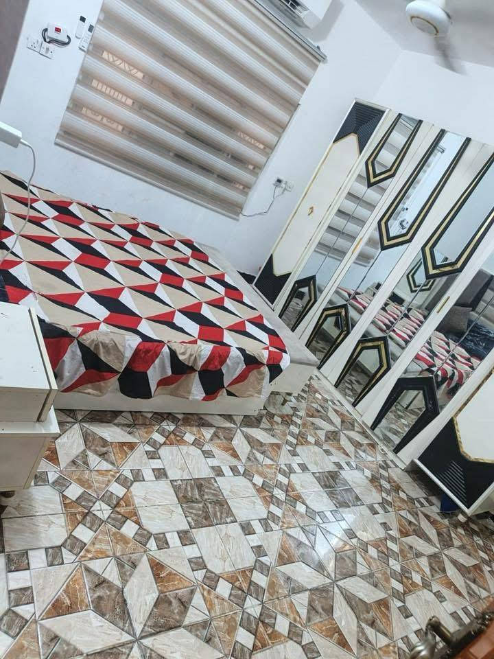 السلام عليكم 🫡 الدار البيع بسعر مناسب جدا البيت زراعي كامله معامله التطويب على قرار 320  مساحه 175 تقاطع السادة حي العبور قرب الجامع سلمان الفارسي 
***********واتساب والخط مفتوح
